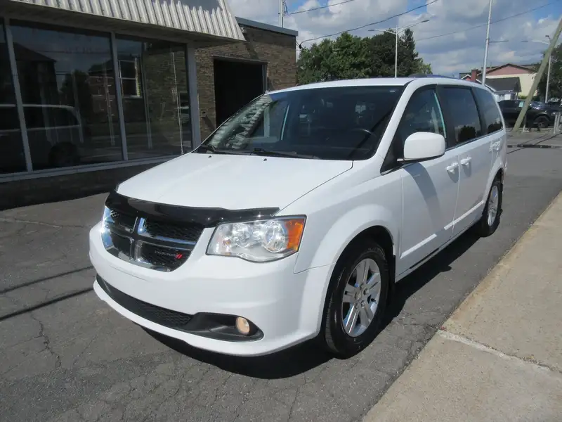 2020 Dodge Grand Caravan Crew, bílá, 111 098 km, dovoz Kanada — foto 1