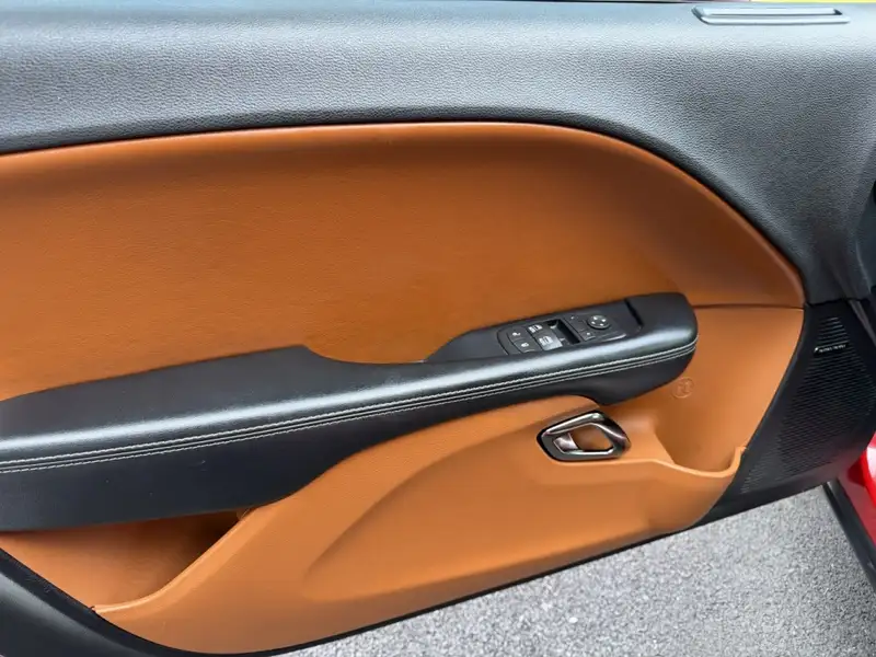 2016 Dodge Challenger SRT Hellcat, červená, 122 393 km, dovoz Kanada — foto 10 z 12