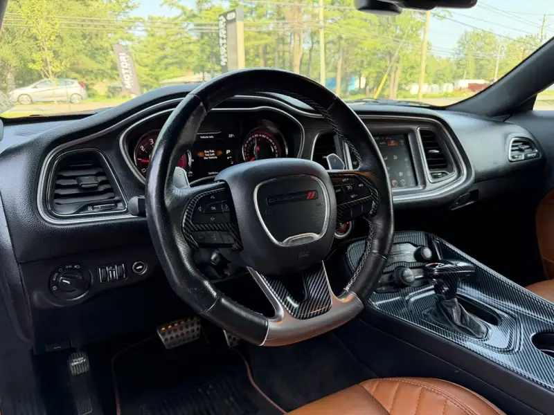 2016 Dodge Challenger SRT Hellcat, červená, 122 393 km, dovoz Kanada — foto 11 z 12