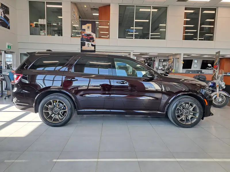 2025 Dodge Durango HELLCAT | BRASS MONKEY, červená, 76 km, dovoz Kanada — foto 3 z 12