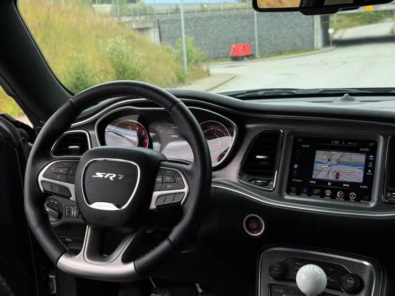 2016 Dodge Challenger Hellcat, stříbrná, 30 822 km, dovoz Kanada — foto 12 z 12