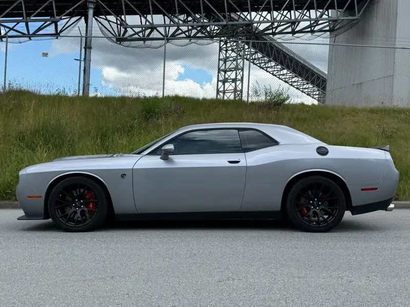 2016 Dodge Challenger Hellcat, stříbrná, 30 822 km, dovoz Kanada — foto 2 z 12