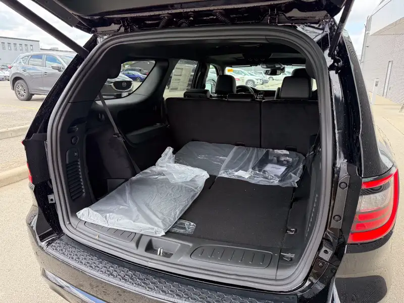 2026 Dodge Durango GT HEMI V8, černá, 10 km, dovoz Kanada — foto 7 z 12