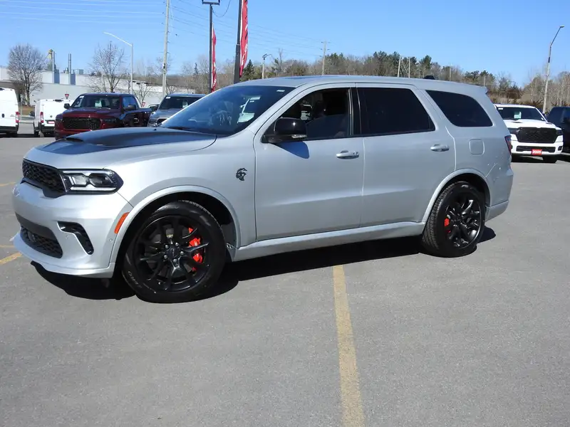 2025 Dodge Durango SRT Hellcat Silver Bullet, stříbrná, 22 km, dovoz Kanada — foto 2 z 12
