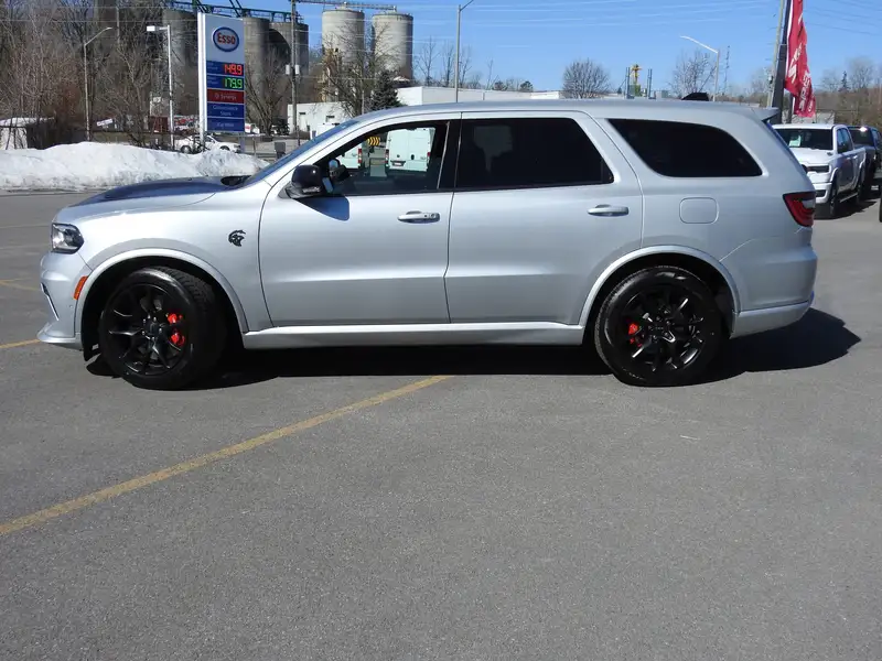 2025 Dodge Durango SRT Hellcat Silver Bullet, stříbrná, 22 km, dovoz Kanada — foto 4 z 12