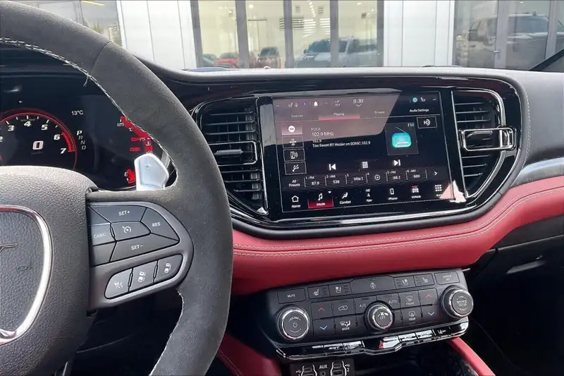 2026 Dodge Durango Srt Hellcat Jailbreak, bílá, 0 km, dovoz Kanada — foto 9 z 12