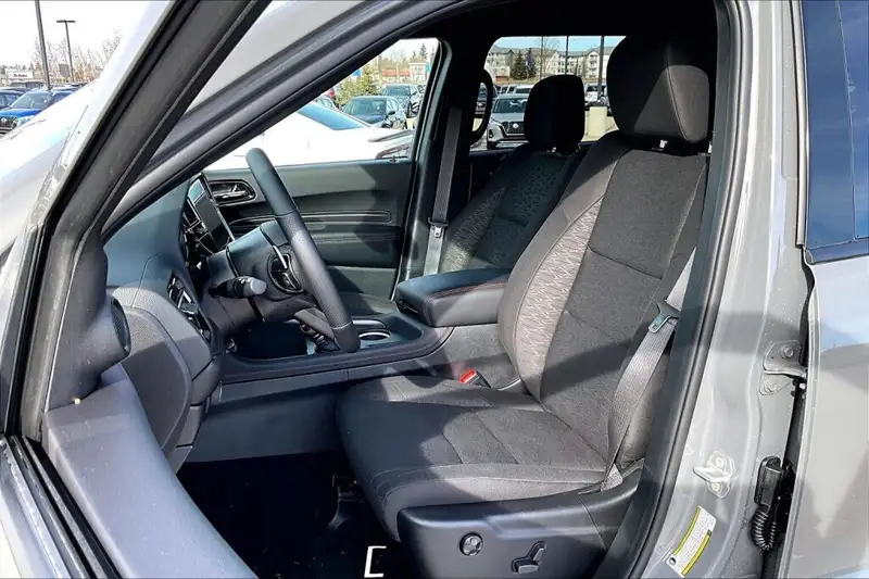 2026 Dodge Durango Sxt, šedá, 0 km, dovoz Kanada — foto 9 z 12