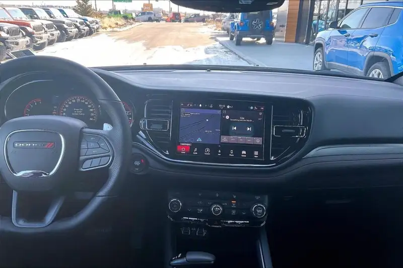 2026 Dodge Durango Sxt, stříbrná, 0 km, dovoz Kanada — foto 9 z 12