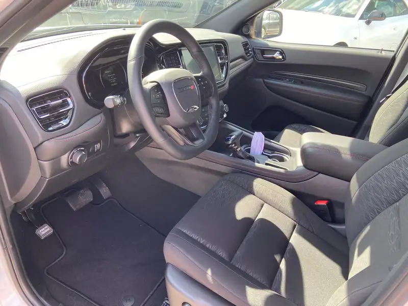 2026 Dodge Durango SXT, bílá, dovoz Kanada — foto 9 z 12