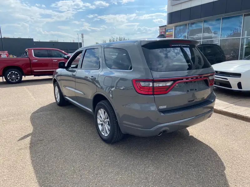 2026 Dodge Durango SXT, šedá, dovoz Kanada — foto 5 z 12