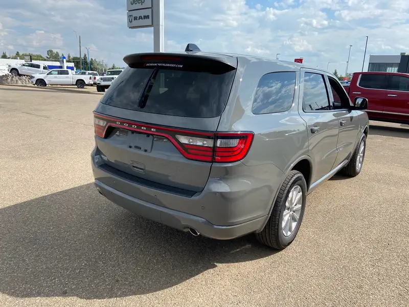 2026 Dodge Durango SXT, šedá, dovoz Kanada — foto 7 z 12