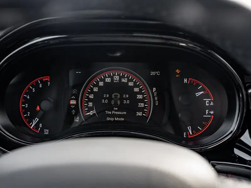 2026 Dodge Durango GT Plus, bílá, dovoz Kanada — foto 4 z 12