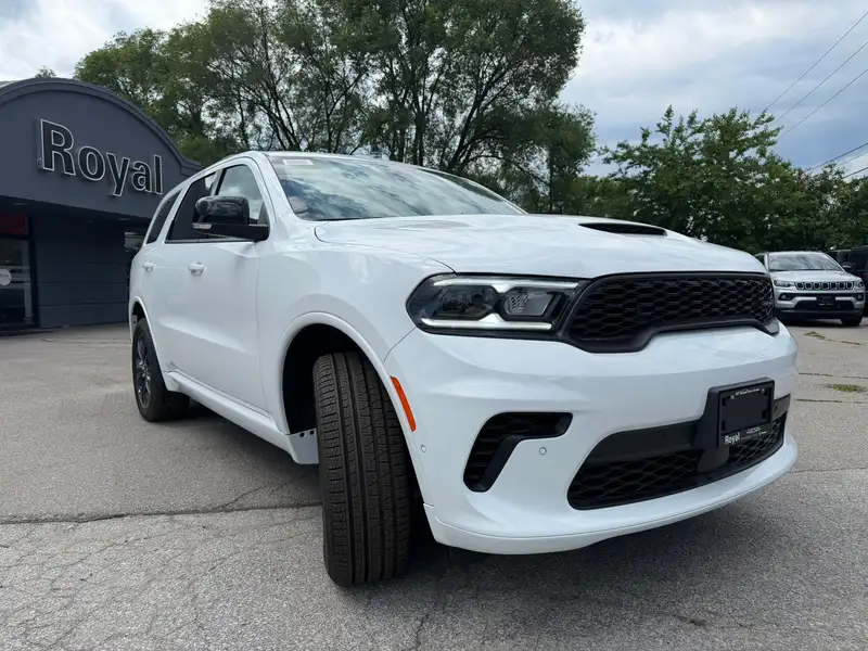 2026 Dodge Durango GT Plus, bílá, dovoz Kanada — foto 3 z 12