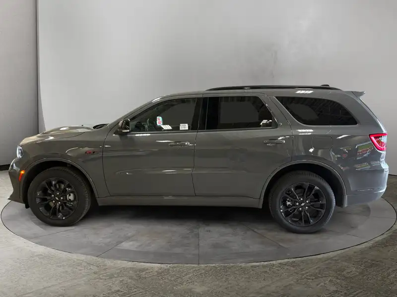 2026 Dodge Durango GT Plus, šedá, dovoz Kanada — foto 2 z 12