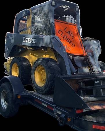 John Deere 332E, dovoz USA — foto 5 z 12