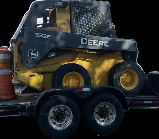 John Deere 332E, dovoz USA — foto 6 z 12