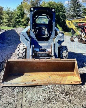 John Deere 332E, dovoz USA — foto 7 z 12
