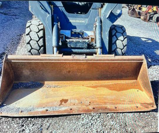 John Deere 332E, dovoz USA — foto 8 z 12