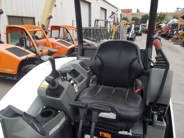 Bobcat E35I, dovoz USA — foto 11 z 12