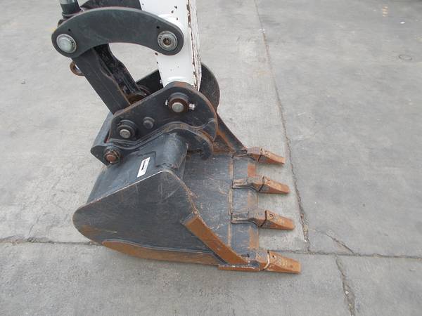 Bobcat E35I, dovoz USA — foto 8 z 12