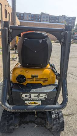 Caterpillar EXCAVATOR, dovoz USA — foto 2 z 5