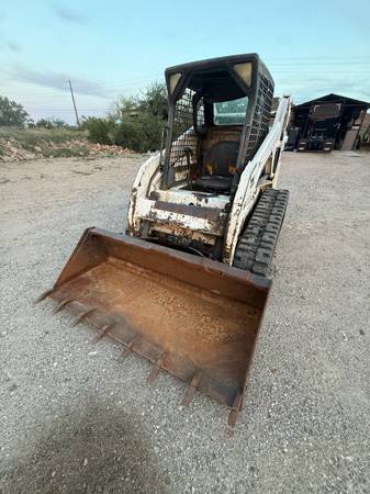 Bobcat TRACKED, zlatá, dovoz USA — foto 4 z 12