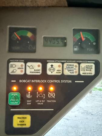 Bobcat TRACKED, zlatá, dovoz USA — foto 5 z 12