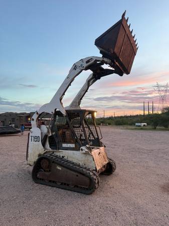 Bobcat TRACKED, zlatá, dovoz USA — foto 9 z 12