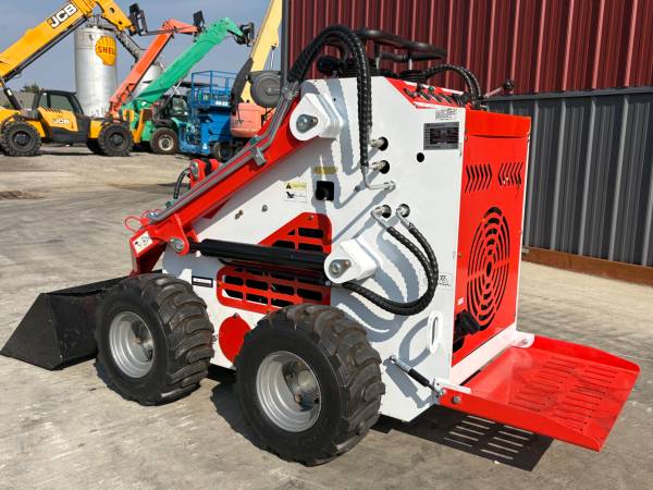 Caterpillar MINI, dovoz USA — foto 9 z 12