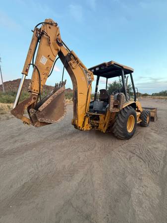 Caterpillar BACKHOE, zlatá, dovoz USA — foto 10 z 12