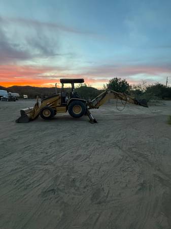 Caterpillar BACKHOE, zlatá, dovoz USA — foto 12 z 12