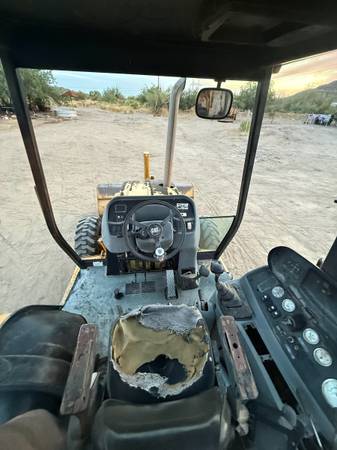Caterpillar BACKHOE, zlatá, dovoz USA — foto 4 z 12