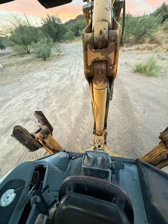 Caterpillar BACKHOE, zlatá, dovoz USA — foto 6 z 12