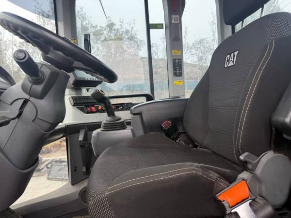 Caterpillar MINT, dovoz USA — foto 4 z 9