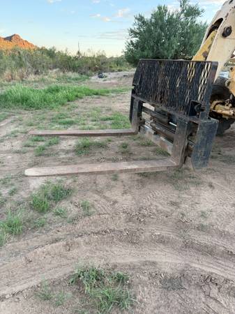TELEHANDLER, zlatá, dovoz USA — foto 2 z 12