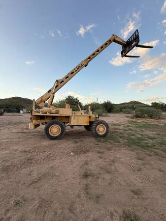 TELEHANDLER, zlatá, dovoz USA — foto 4 z 12