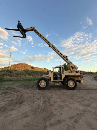 TELEHANDLER, zlatá, dovoz USA — foto 8 z 12
