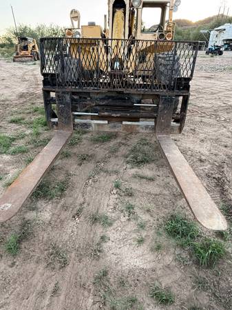 TELEHANDLER, zlatá, dovoz USA — foto 9 z 12