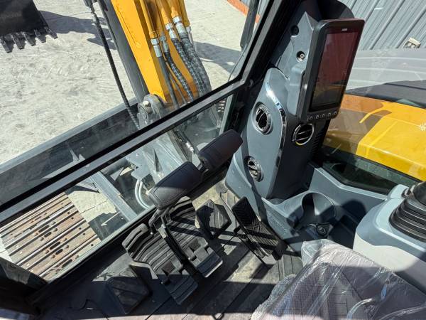 Caterpillar CLOSED, dovoz USA — foto 10 z 12