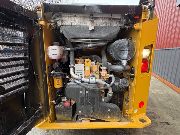 Caterpillar 236D, dovoz USA — foto 7 z 12