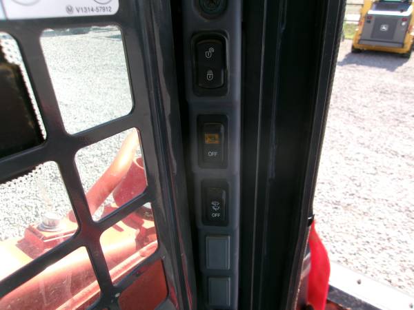 Kubota SSV75, dovoz USA — foto 10 z 12