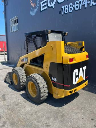 Caterpillar 246, dovoz USA — foto 3 z 12