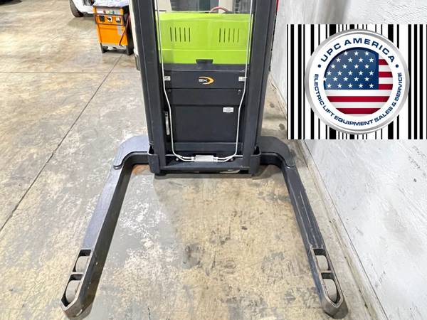CROWN, dovoz USA — foto 4 z 12