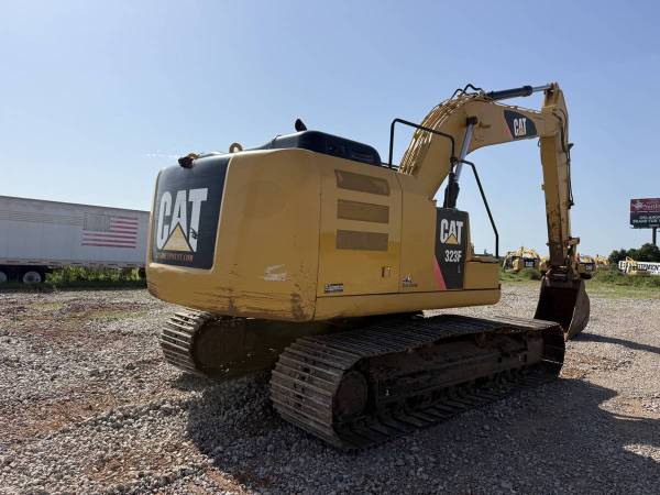 Caterpillar 323, dovoz USA — foto 4 z 12