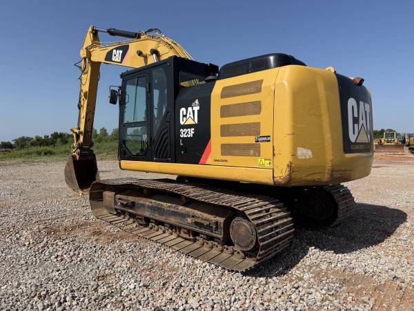 Caterpillar 323, dovoz USA — foto 7 z 12