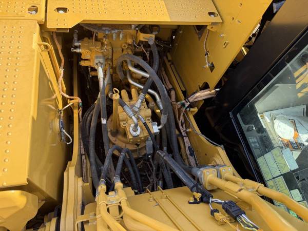 Caterpillar 323, dovoz USA — foto 9 z 12