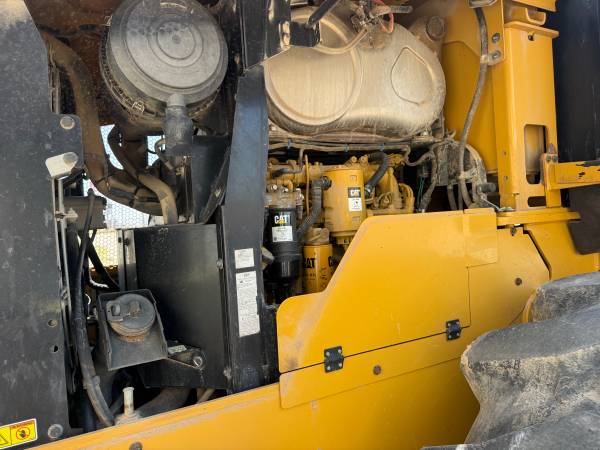 Caterpillar LOADER, dovoz USA — foto 9 z 12