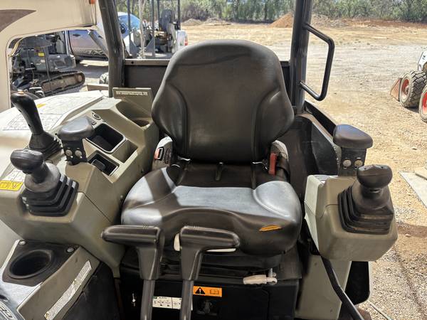 Bobcat E32, dovoz USA — foto 7 z 7