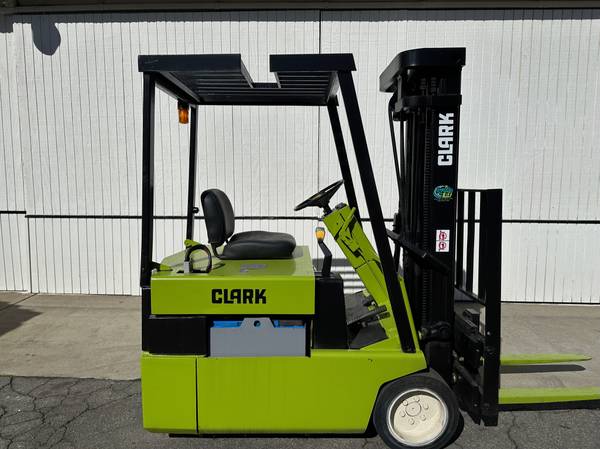 CLARK, dovoz USA — foto 3 z 3