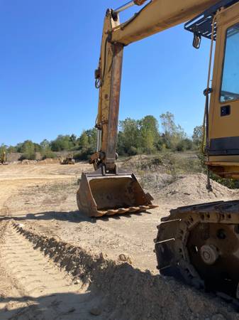 Caterpillar 245, dovoz USA — foto 3 z 7